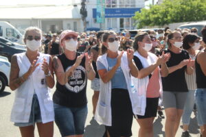 Sem negociação, greve dos servidores da Educação de Itajaí vai para o terceiro dia nesta quarta-feira