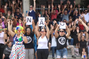 Por unanimidade, servidores da Educação de Itajaí rejeitam propostas do governo e Greve continua
