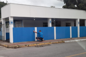 Servidores da escola Ariribá, de Itajaí, temem curto circuito na rede elétrica