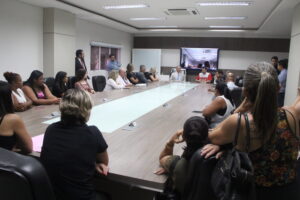 Sindifoz e servidores apresentam pauta do piso do Magistério aos vereadores de Itajaí