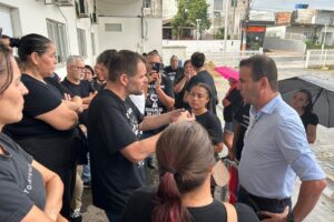 Primeiro dia da greve de Navegantes resulta em agendamento de mesa de negociação