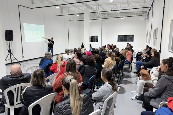Proposta de vale-alimentação é debatida pelos servidores de Itajaí em Assembleia Geral