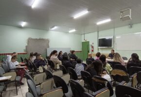 Servidores da Educação de Ilhota debatem proposta de plano de carreira do magistério